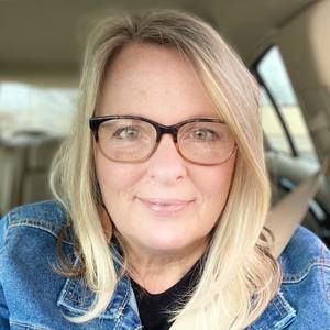 Meet your Posher, Dena